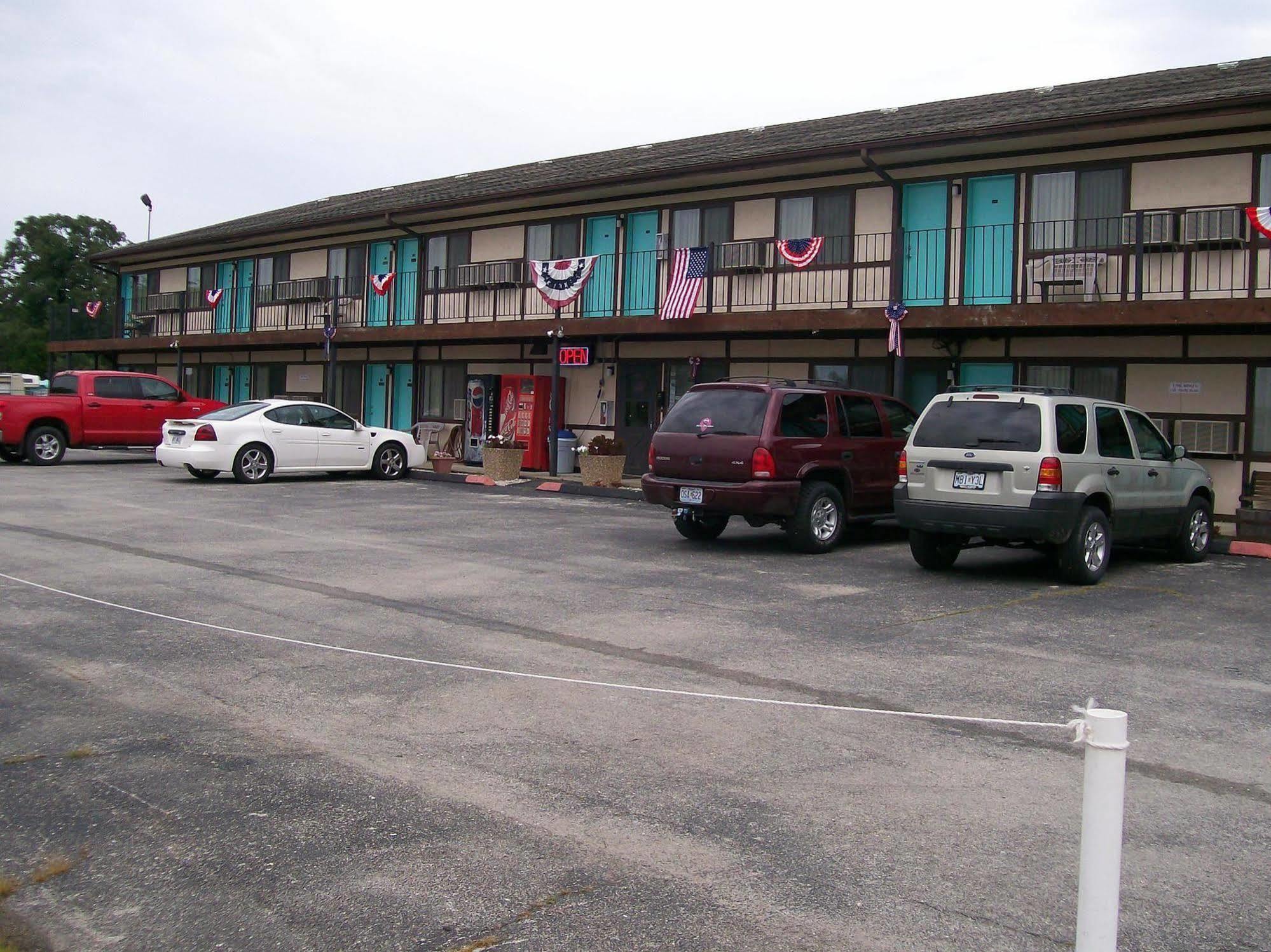 Osage Bluff Lodge Warsaw Exterior photo